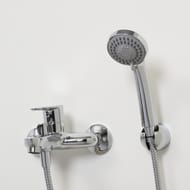 Смеситель для ванны WasserKRAFT Leine 3501 настенный, однозахв., кор. излив, душ. гарнитур, хром