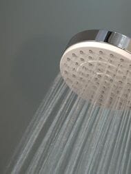 ������� ������� Hansgrohe Crometta S 240 Showerpipe � ����������� �/����, ������� � ���.��� 27267000