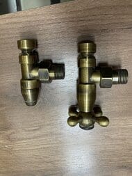 Уценка! SCHLOSSER Комплект клапанов ELEGANT STYLE GZ1/2х1/2 угловой с руч. регулир.,латунь 604800033