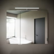 Зеркальный шкаф SANCOS Hilton Z900 (900x148х740) LED подсветка, розетка, анод. алюминий, цвет: белый