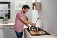 Смеситель Hansgrohe Focus M42 для кухни 180 мм вытяжной поворотный излив сталь 71801800