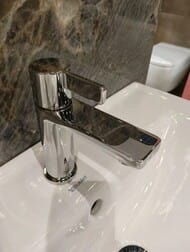 Уценка! Компелкт мебели Duravit D-Neo: зеркальный шкаф, тумба с раковиной, смеситель
