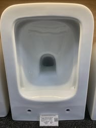Уценка! Унитаз подвесной Berges SIGMA 520х370х360 безободковый, сиденье slim микролифт, белый 082254 - уценка. — изображение 2