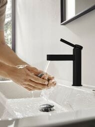Смеситель Hansgrohe Finoris 76010670 для раковины 100, сливной клапан Push-Open, матовый черный — изображение 3