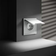 Розетка с защитными шторками и крышкой Voltum S70 VLS040302, белый матовый