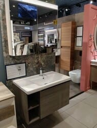 Уценка! Компелкт мебели Duravit D-Neo: зеркальный шкаф, тумба с раковиной, смеситель