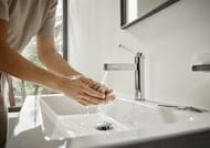 ��������� Hansgrohe Finoris 76010000 ��� �������� 100, ������� ������ Push-Open, ����
