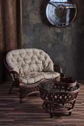 Диван Черчилль (Рузвельт) (1250х750х950) 2-х местный, подушки светлые, ротанг, орех матовый