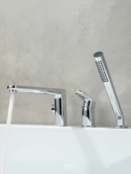 Смеситель Aquatek Ника AQ1848CR на борт ванны, однозахватный, на 3 отверстия, с ручным душем, хром