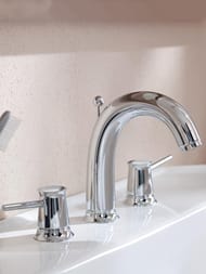 Смеситель для раковины Grohe BauClassic 20470000 двухзахватный, на 3 отверстия, д/к, цвет: хром