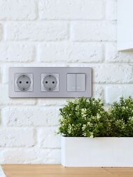 Рамка LEGRAND INSPIRIA 3 поста алюминий 673952