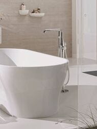 Смеситель Grohe Essence 23491001 для ванны, напольный, однорычажный, поворотный излив
