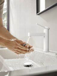 Смеситель Hansgrohe Finoris 76010700 для раковины 100, сливной клапан Push-Open, матовый белый — изображение 3