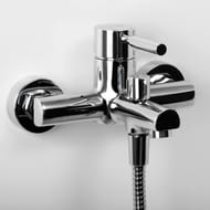 Смеситель для ванны WasserKRAFT Main 4101 однозахватный, короткий излив, душ. гарнитур, цвет: хром
