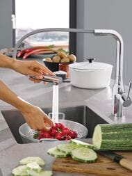 Смеситель Grohe Essence 30270000 для кухни, однорычажный, гибкая подводка 3/8