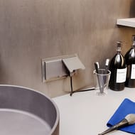 Розетка с защитными шторками и крышкой Voltum S70 VLS040304, шелк