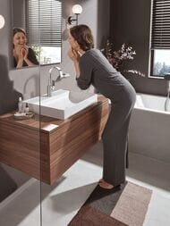 Смеситель Hansgrohe Vivenis 75030000 для раковины, поворотный излив 210, сливной гарнитур, хром — изображение 2