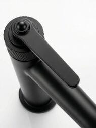 Смеситель для умывальника ESKO Bangkok Black BG26B однозахватный, низкий излив, цвет: черный
