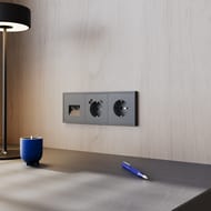 Розетка встраиваемая VOLTUM S70 с заземлением, шторками, крышкой, USB A+С, 16А, графит VLS040507