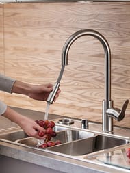 Смеситель для кухни Vitra Inox антибактериальное покрытие,выдвижной излив,хром A42153EXP