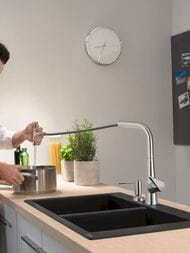 Смеситель Hansgrohe Talis Select M51 для кухни 300 вытяжной излив, сталь 73867800 — миниатюра 3