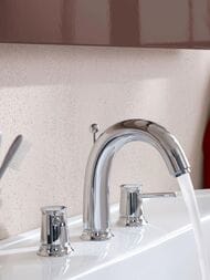 Смеситель для раковины Grohe BauClassic 20470000 двухзахватный, на 3 отверстия, д/к, цвет: хром