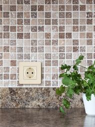 Розетка LEGRAND INSPIRIA с заземлением 16 А слоновая кость 673721