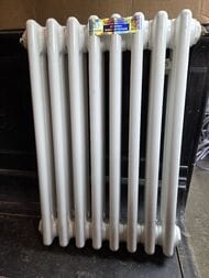 Уценка! Радиатор Zehnder Charleston 3057 трехтрубчатый 8 секций, нижнее подключение 1/2", белый