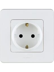 Розетка LEGRAND INSPIRIA с заземлением со шторками 16 А  IP20 белый 673730