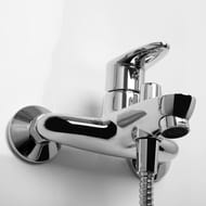 Смеситель для ванны WasserKRAFT Leine 3501 настенный, однозахв., кор. излив, душ. гарнитур, хром