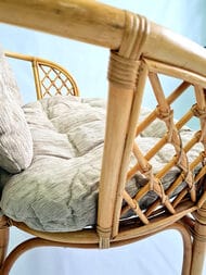 Диван Багама (1200х650х750) 2-х местный, подушки светлые шенил, ротанг, мёд 01/17-C