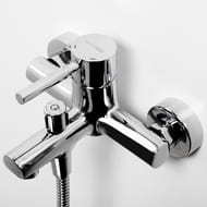 Смеситель для ванны WasserKRAFT Main 4101 однозахватный, короткий излив, душ. гарнитур, цвет: хром