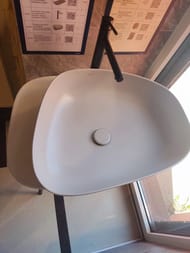 Уценка! Комплект мебели Vitra Plural: консоль с раковиной, зекрало, смеситель