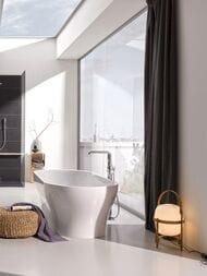 Смеситель Grohe Essence 23491001 для ванны, напольный, однорычажный, поворотный излив