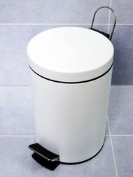 Ведро для мусора WasserKRAFT К-635WHITE с педалью, 5л, белое