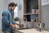 Смеситель Hansgrohe Focus M42 для кухни 220 мм поворотный излив сталь 71802800