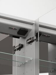 Зеркальный шкаф SANCOS Evoke 800х136х700 подсветка, розетка,USB,Type-C, бесконтактное управл. SC808