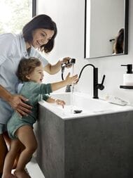 Смеситель Hansgrohe Finoris 76063700 для раковины, с выдвижным изливом, матовый белый — изображение 4