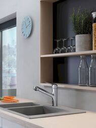 Смеситель Hansgrohe Focus M42 для кухни 150 мм вытяжной поворотный излив хром 71829000 — миниатюра 3