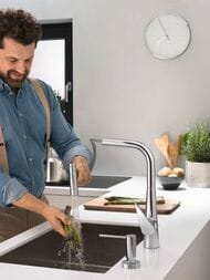 Смеситель Hansgrohe Talis Select M51 для кухни 300 вытяжной излив, сталь 73867800 — миниатюра 4