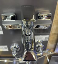 Уценка! Смеситель для ванны/душа ESKO New York NY 54 настенный, однозахватный, короткий излив, хром