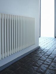 Радиатор Zehnder Charleston 3035 трехтрубчатый 32 секции 1/2" нижнее подключение RAL 9016