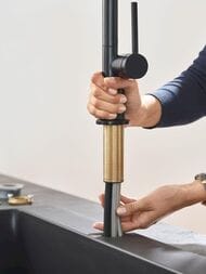 Смеситель Hansgrohe Talis M54 для кухни 220 поворотный излив 1jet черный матовый 72804670 — изображение 2