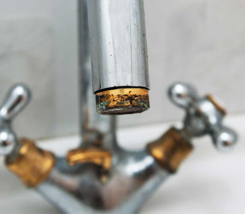 Декоративное покрытие отваливается почти сразу